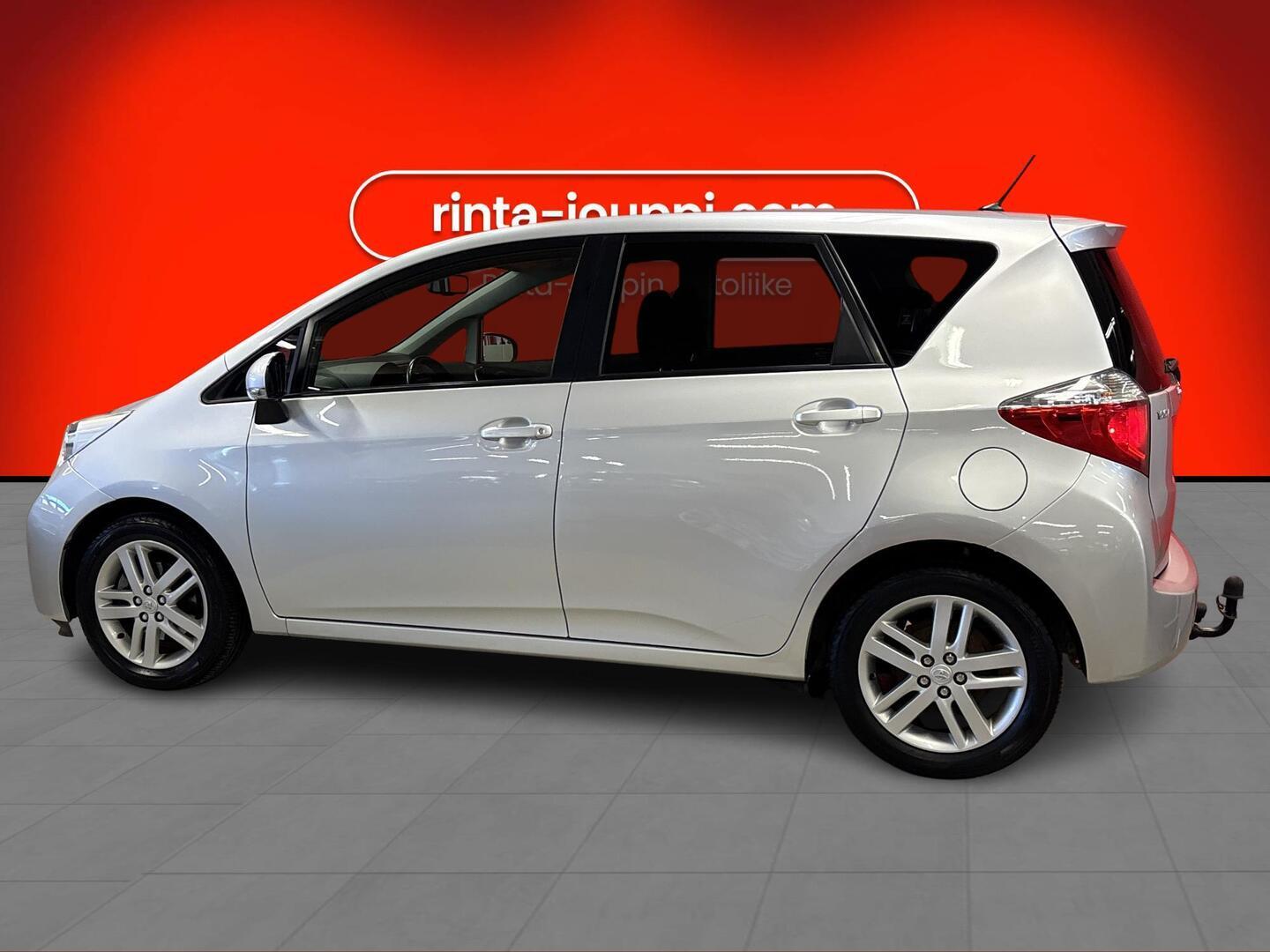 TOYOTA Verso-S 2012