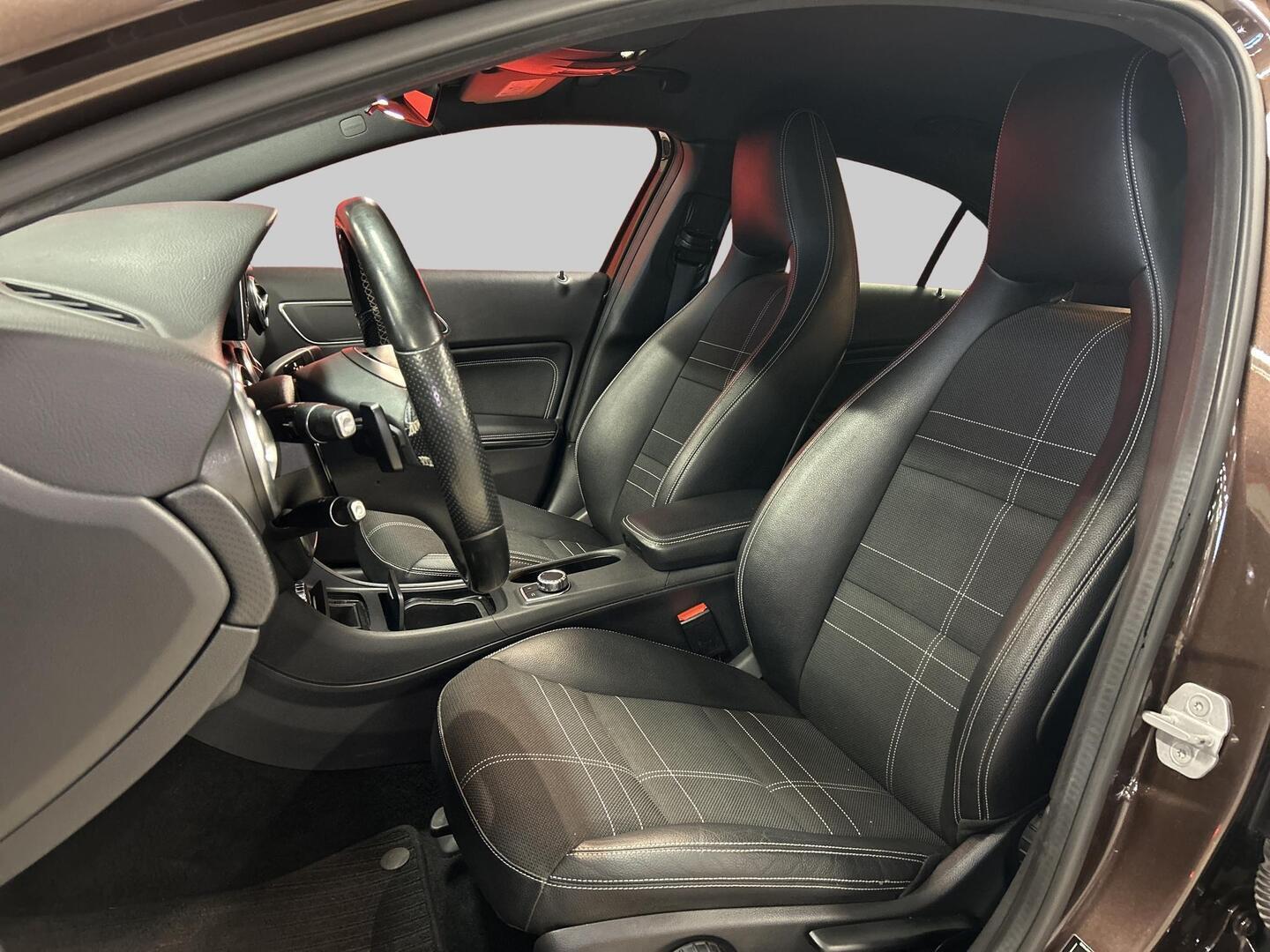 MERCEDES-BENZ A 2015