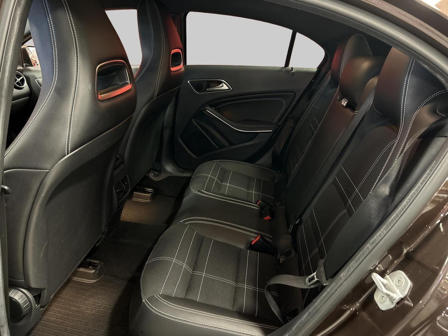 MERCEDES-BENZ A 2015