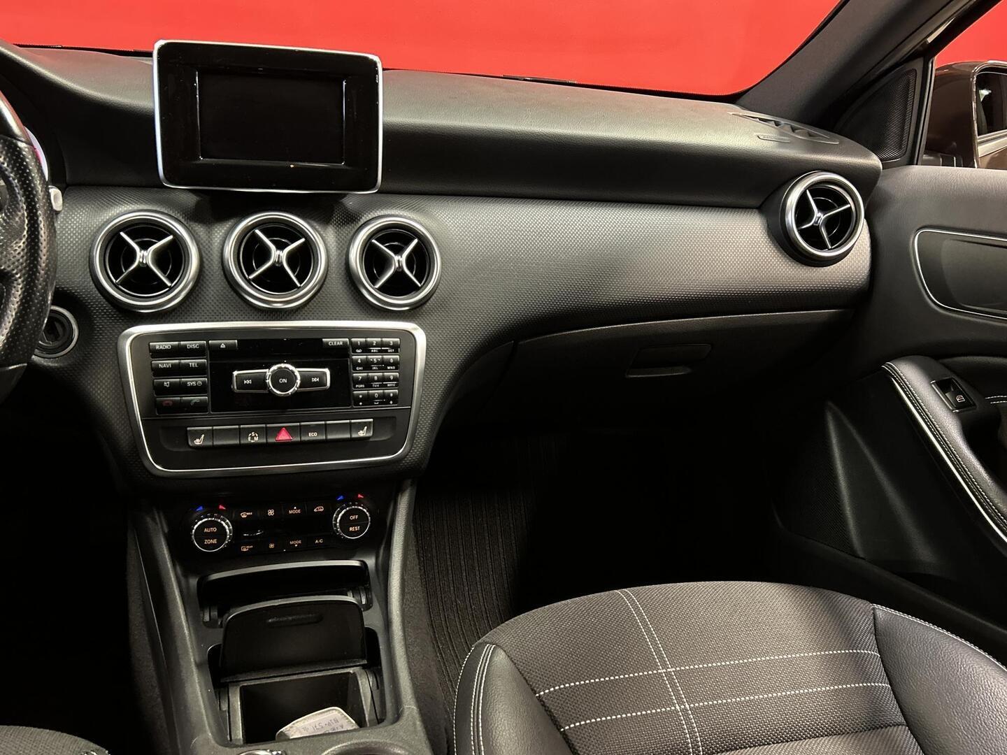 MERCEDES-BENZ A 2015
