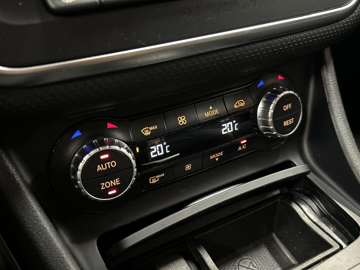 MERCEDES-BENZ A 2015