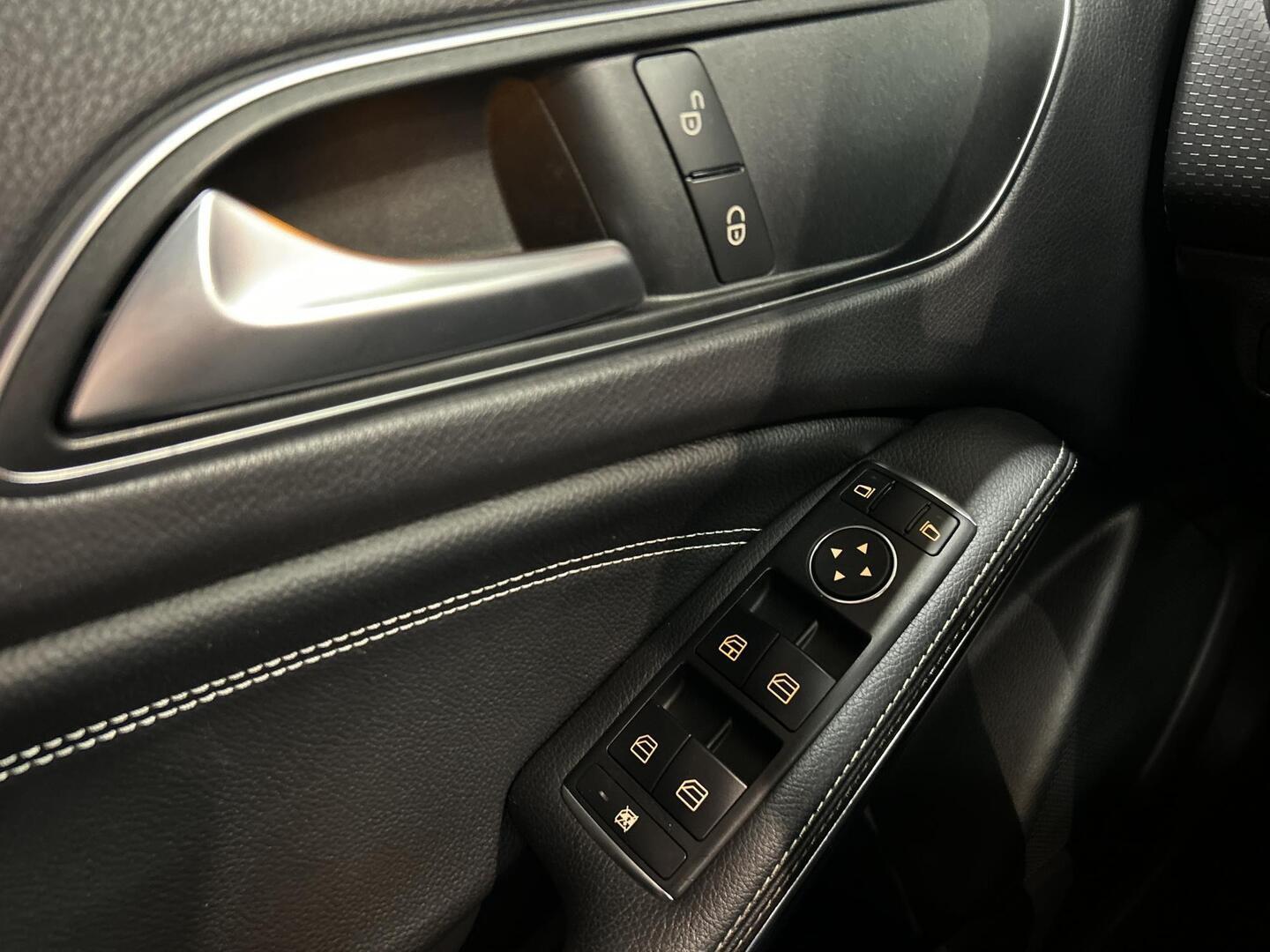 MERCEDES-BENZ A 2015