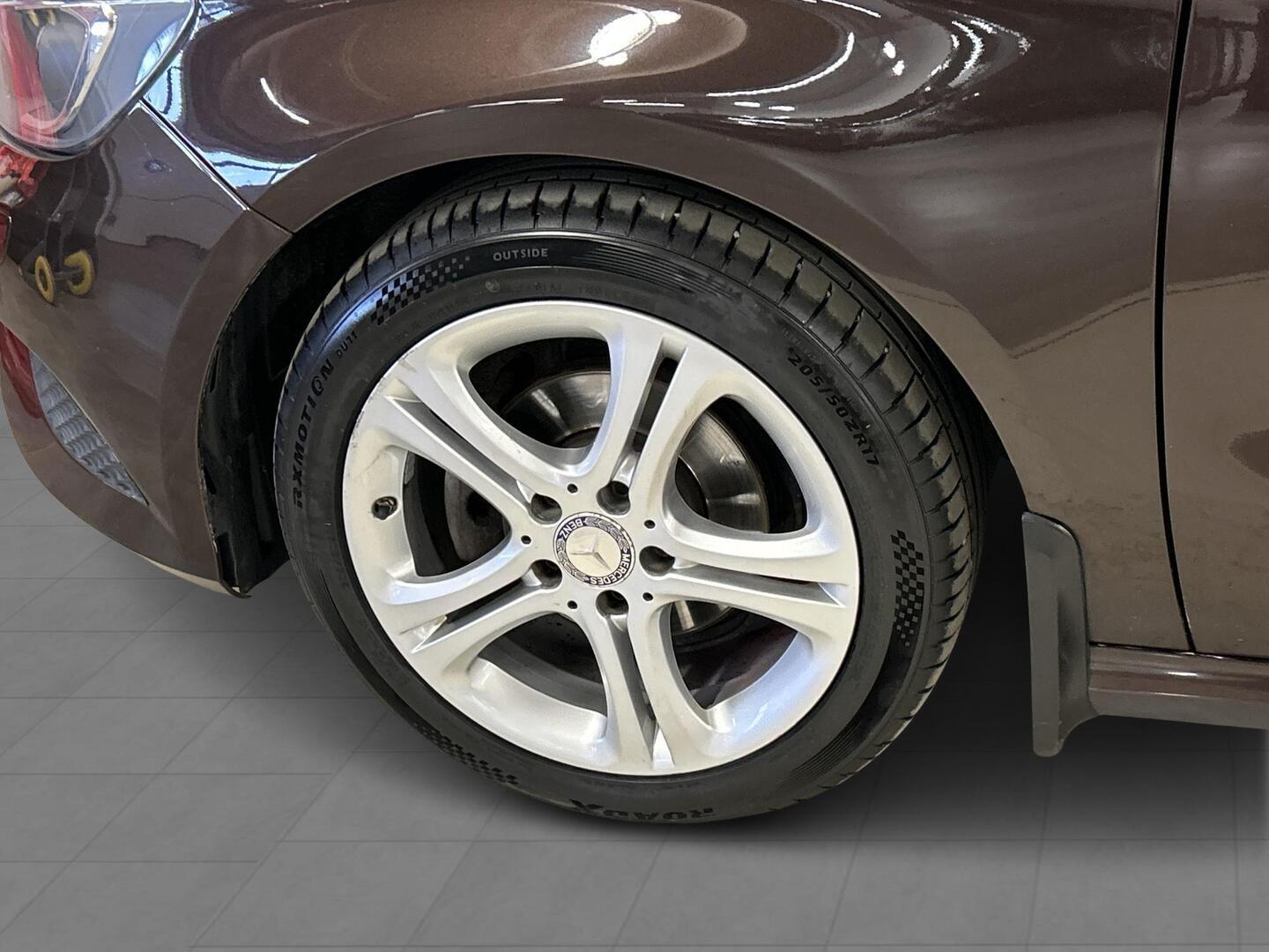 MERCEDES-BENZ A 2015