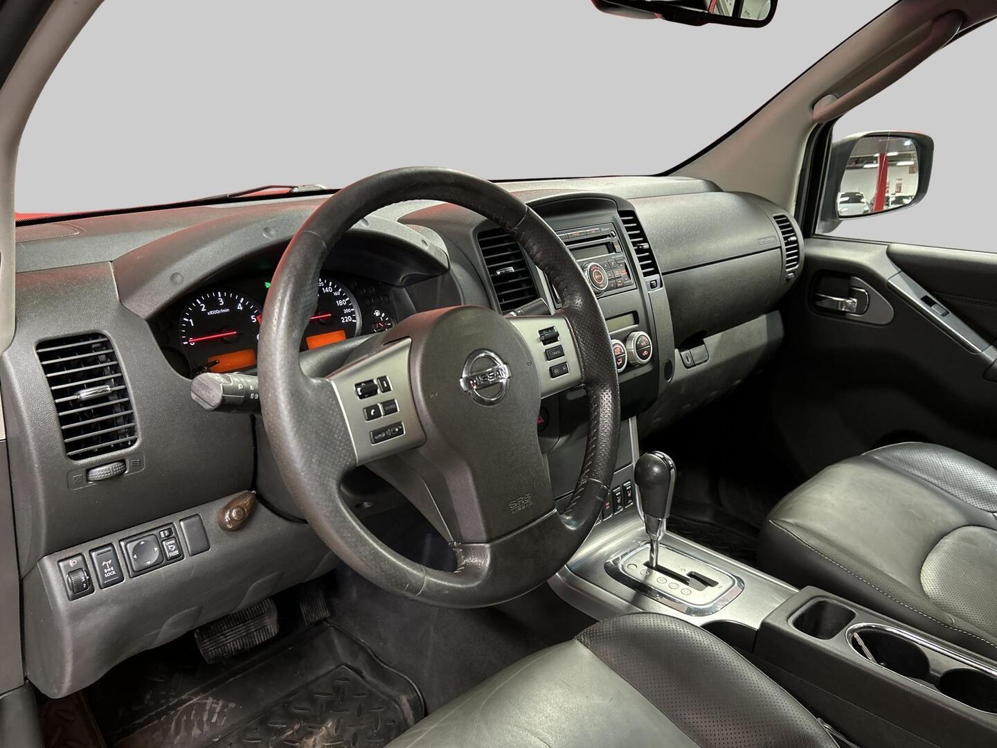 NISSAN Navara 2012
