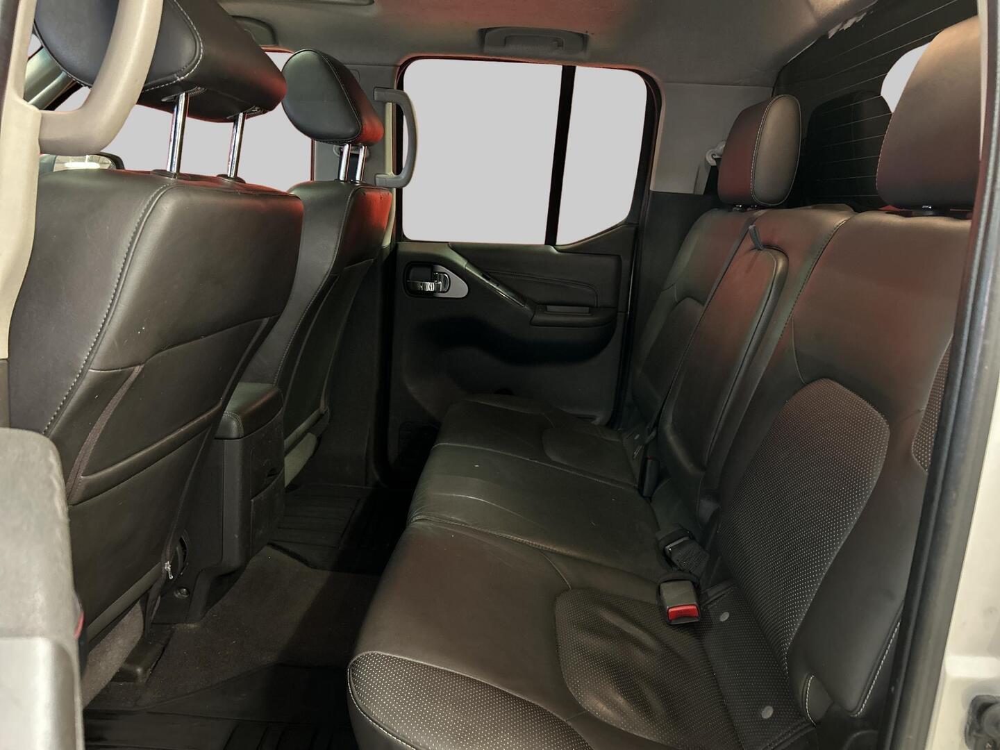 NISSAN Navara 2012