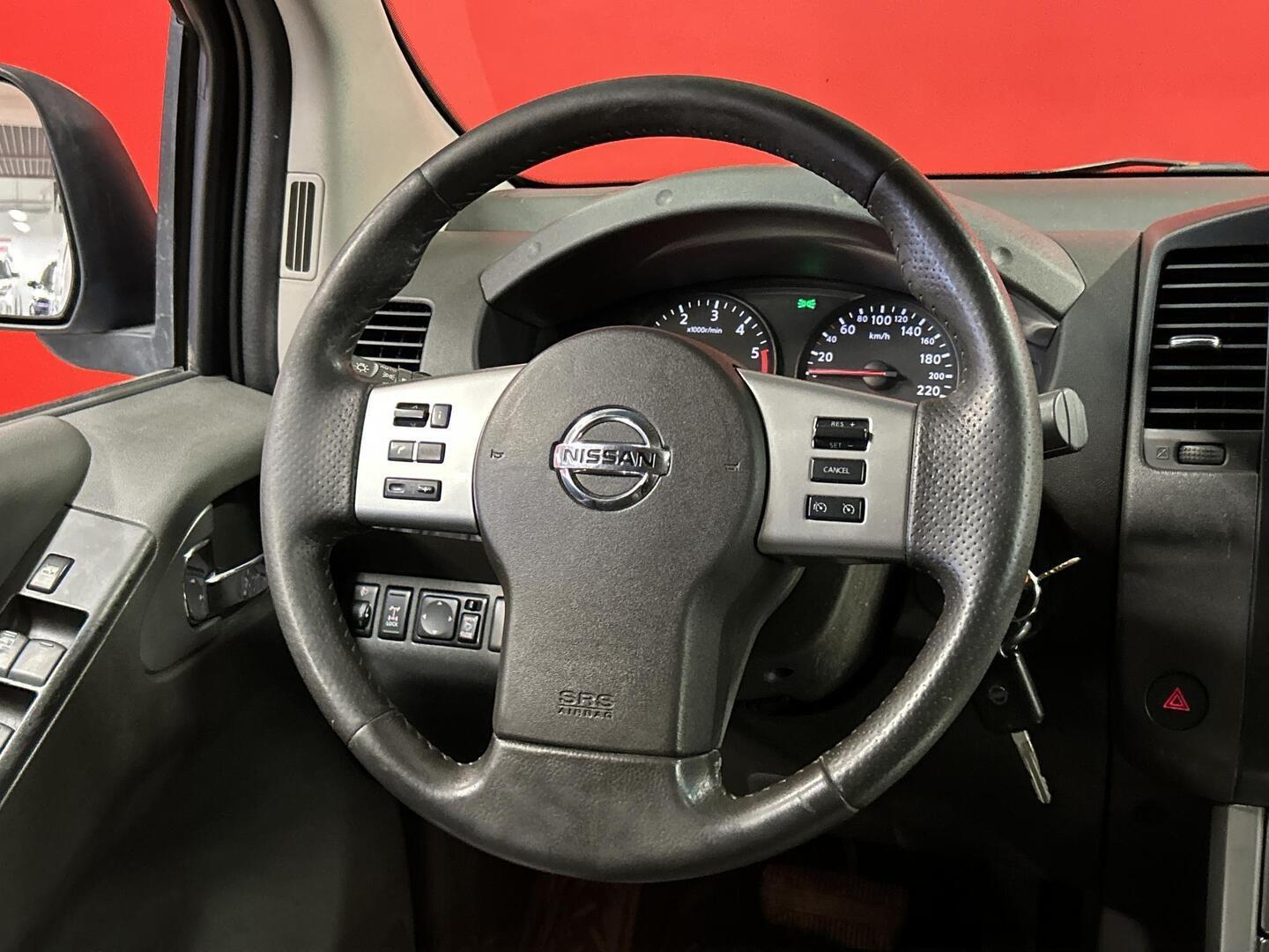 NISSAN Navara 2012