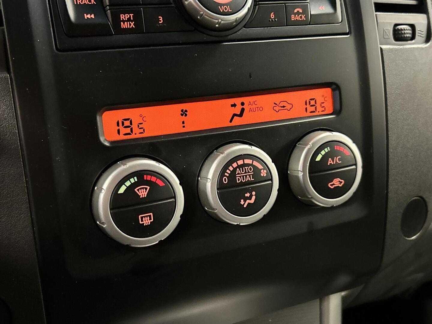 NISSAN Navara 2012
