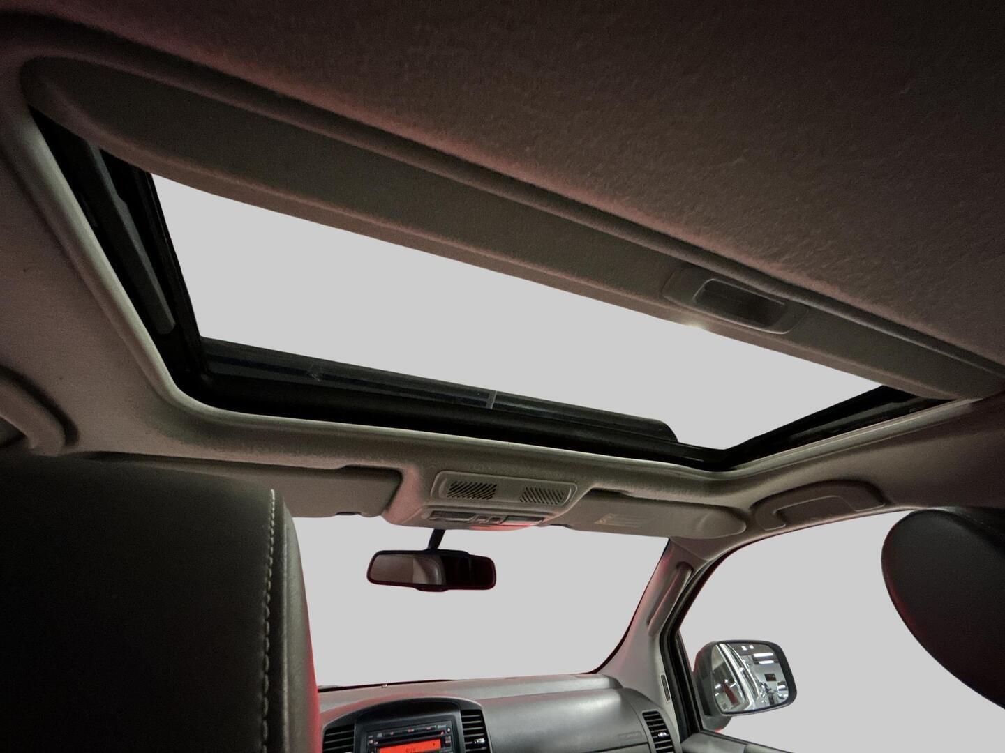NISSAN Navara 2012