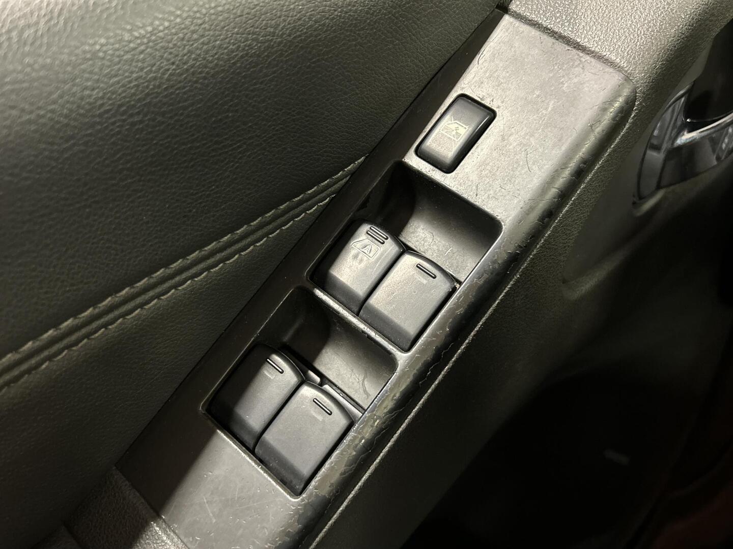 NISSAN Navara 2012