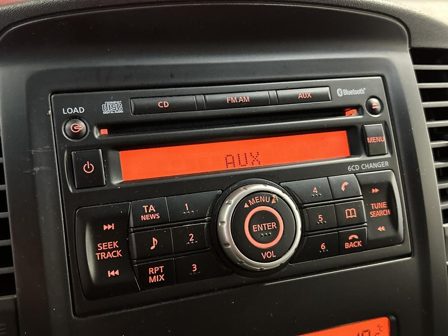NISSAN Navara 2012