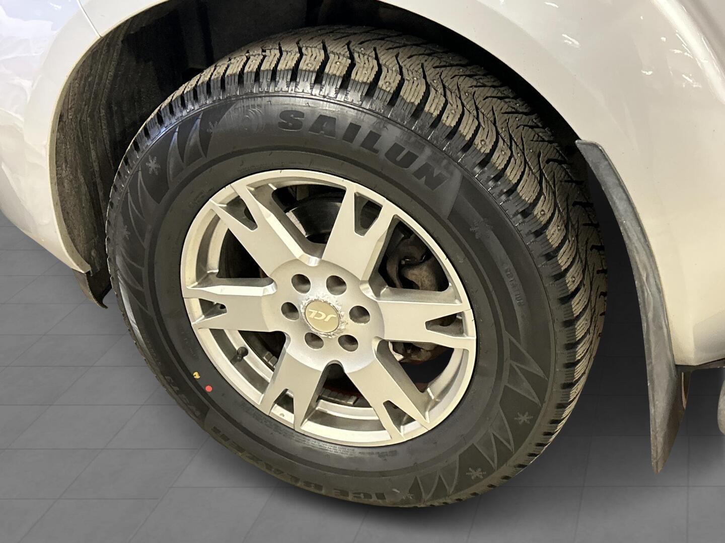 NISSAN Navara 2012