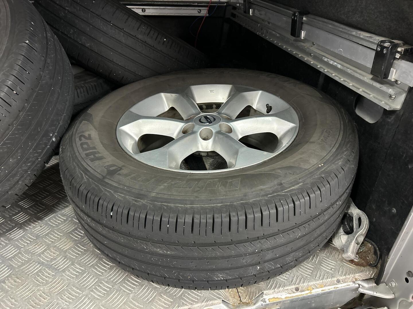NISSAN Navara 2012