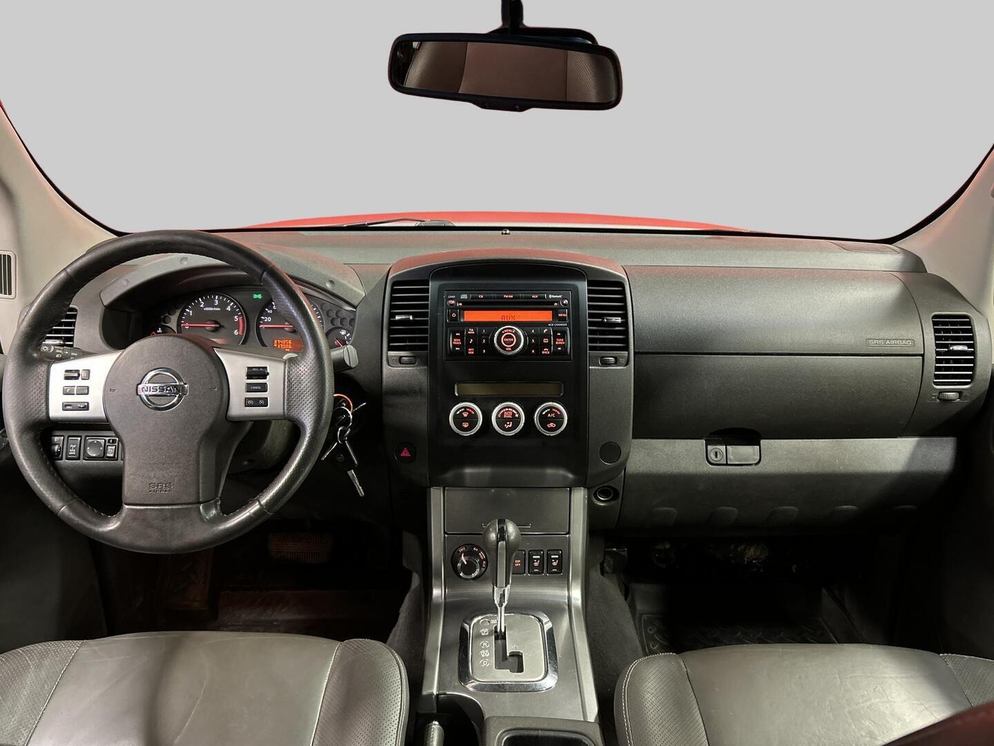 NISSAN Navara 2012