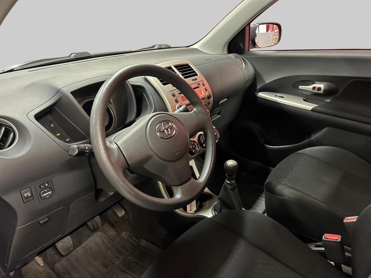 TOYOTA Urban Cruiser 2010