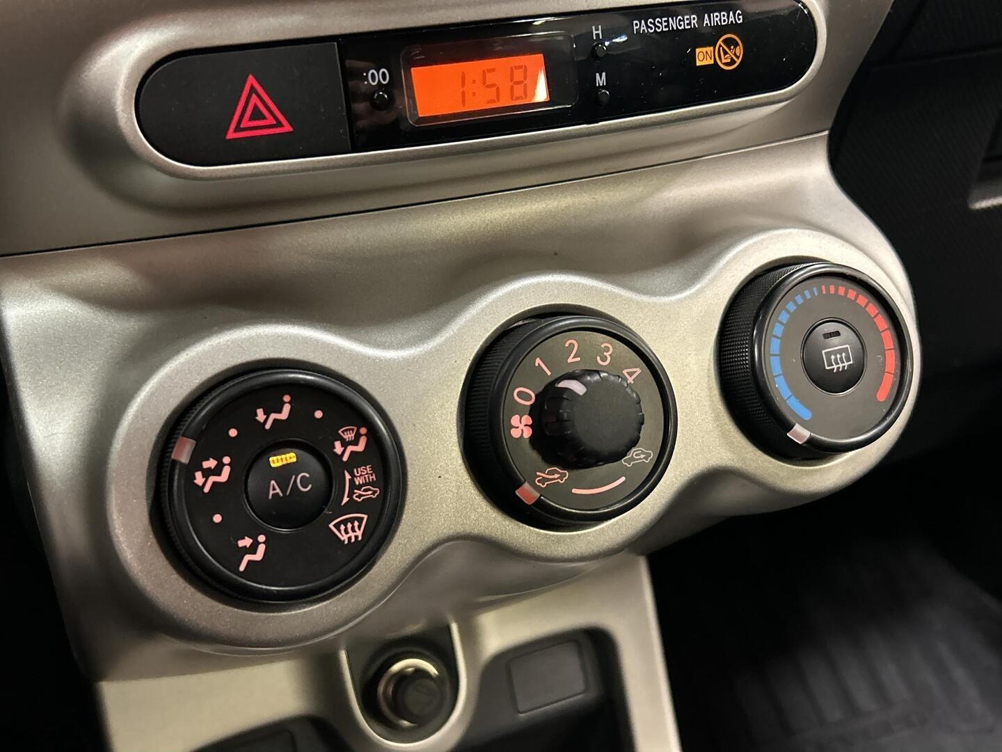 TOYOTA Urban Cruiser 2010