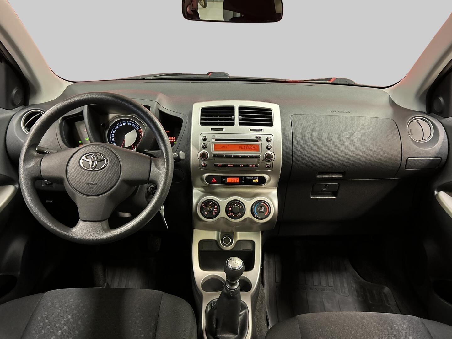 TOYOTA Urban Cruiser 2010