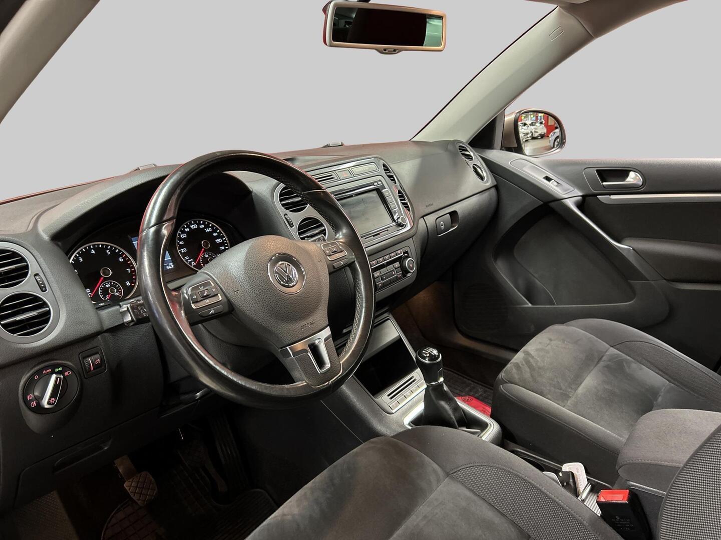 VOLKSWAGEN Tiguan 2012