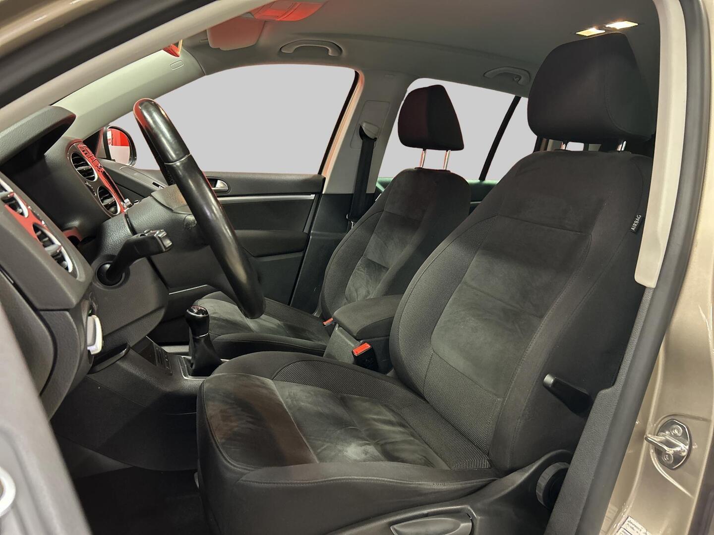 VOLKSWAGEN Tiguan 2012