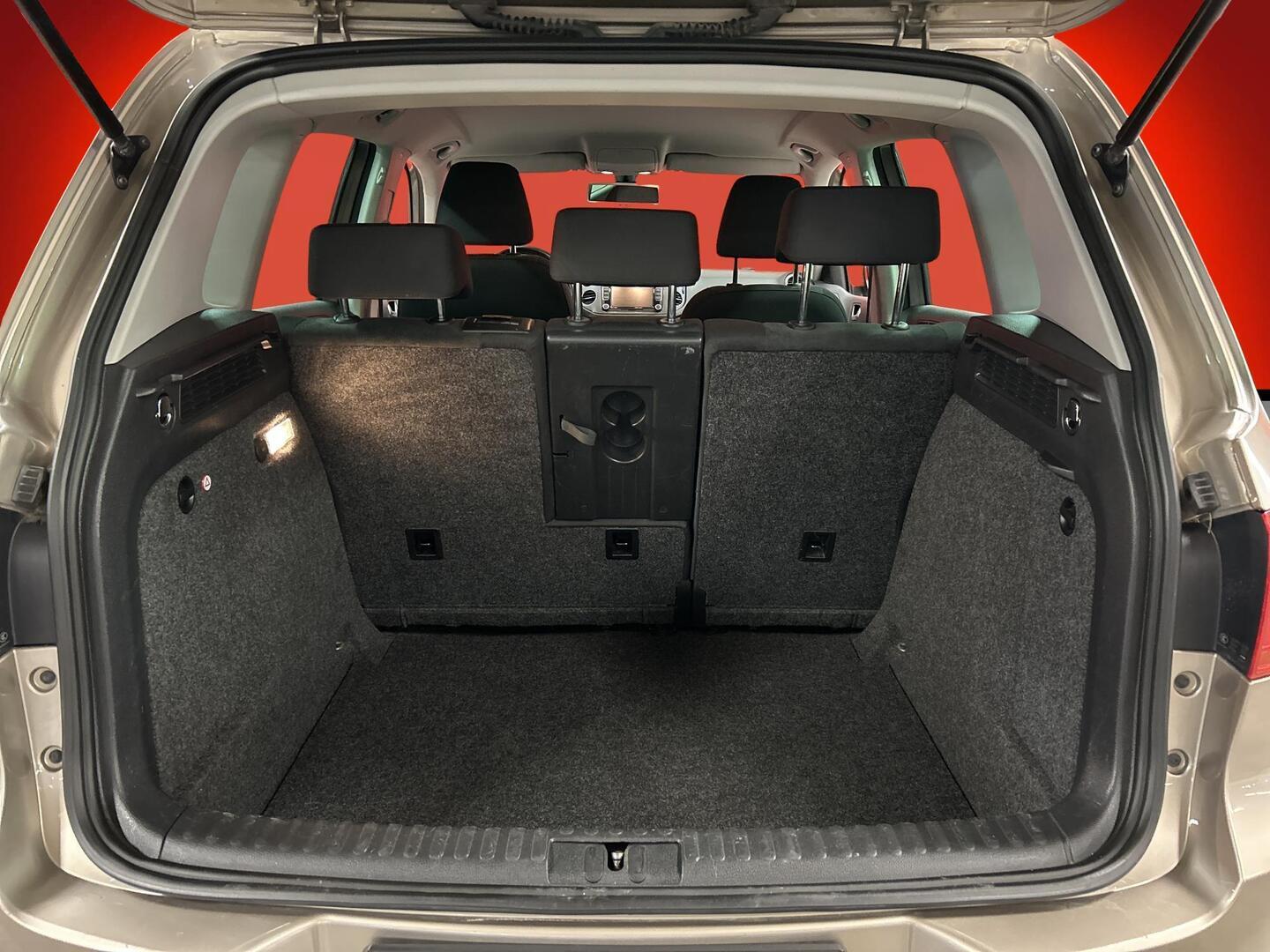 VOLKSWAGEN Tiguan 2012