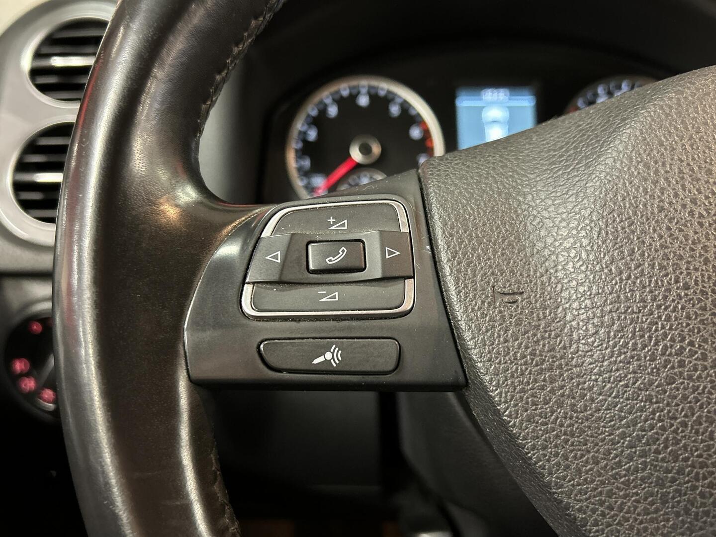 VOLKSWAGEN Tiguan 2012