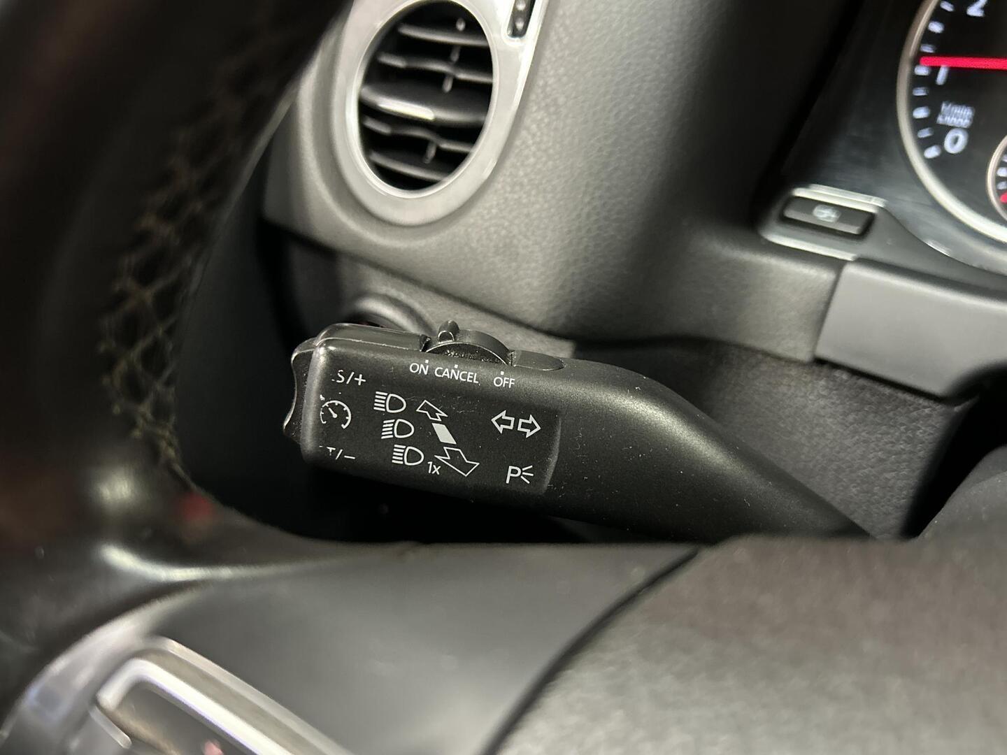 VOLKSWAGEN Tiguan 2012