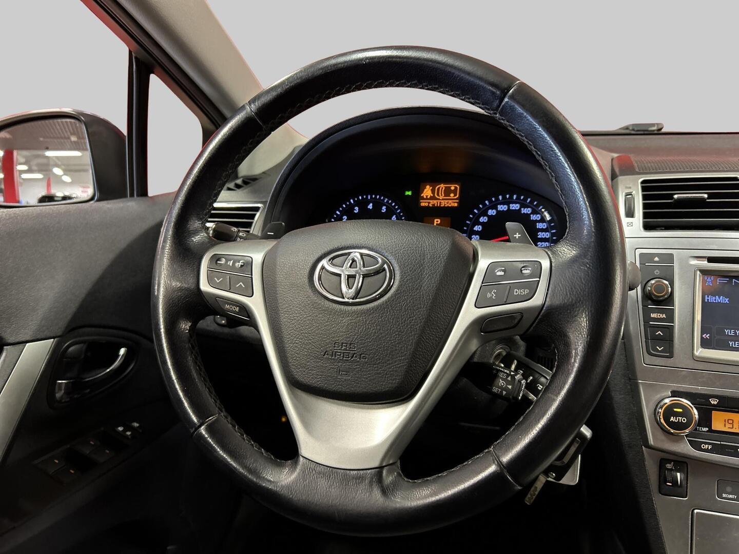 TOYOTA Avensis 2012