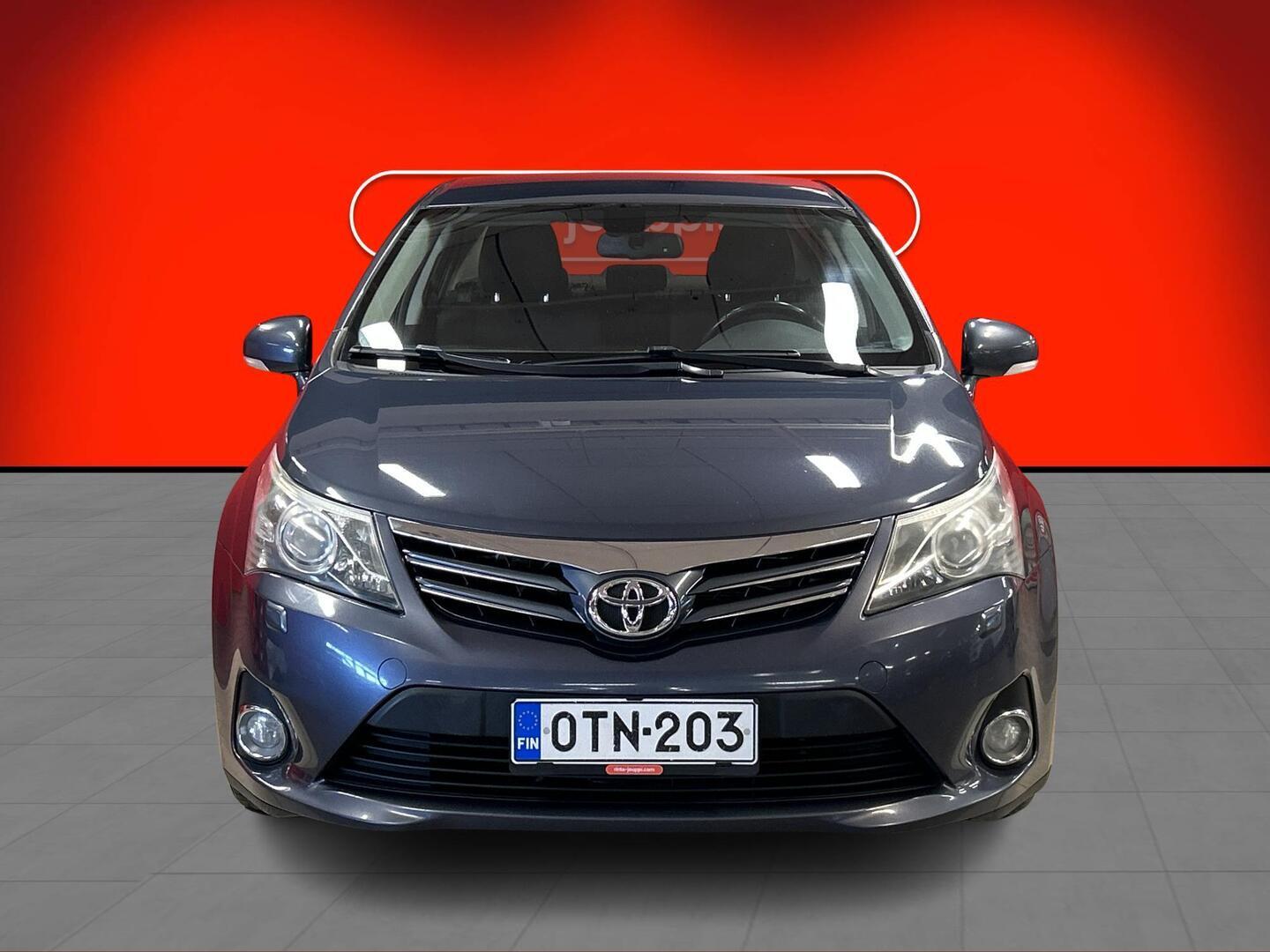TOYOTA Avensis 2012