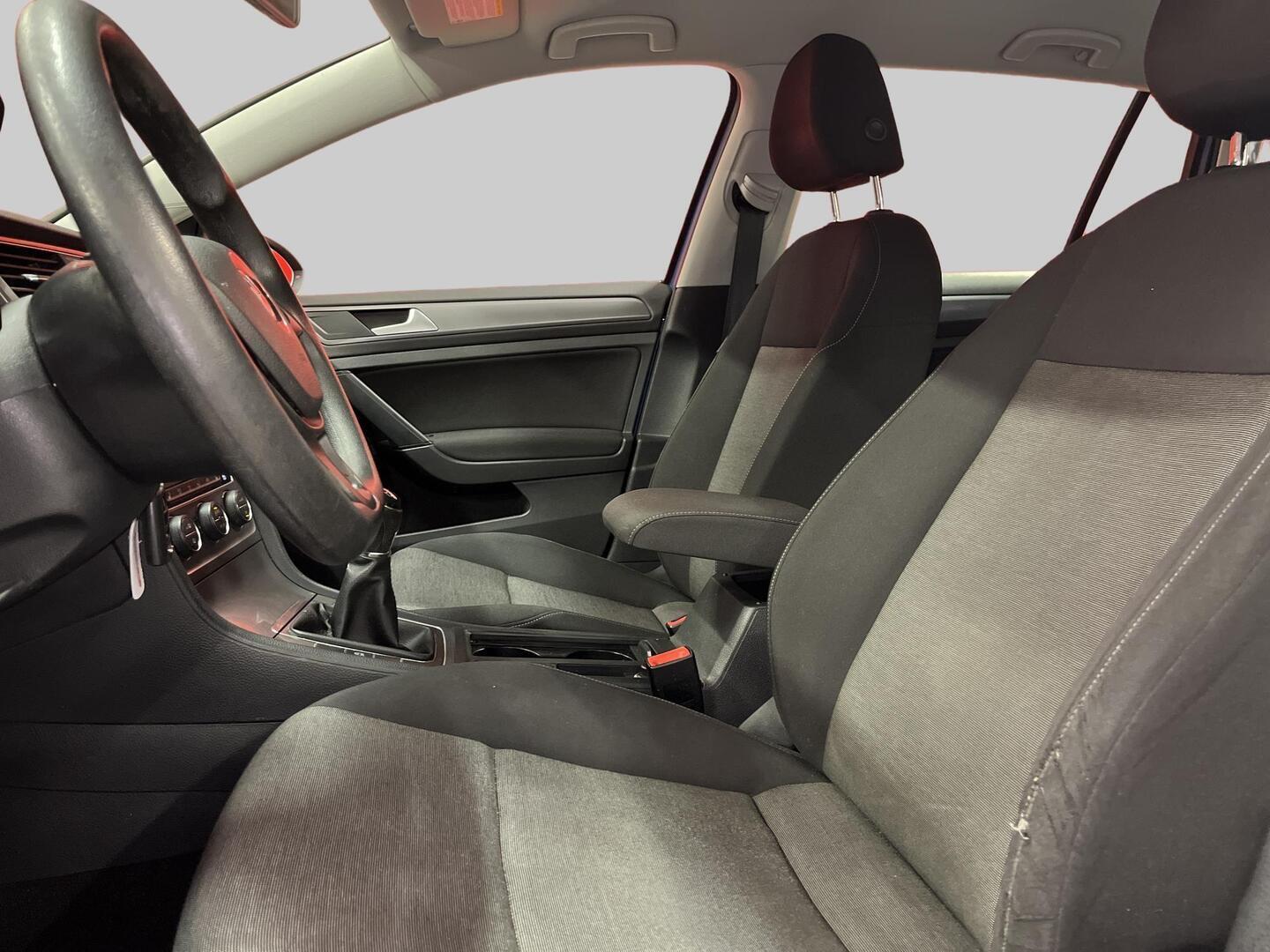 VOLKSWAGEN Golf 2014