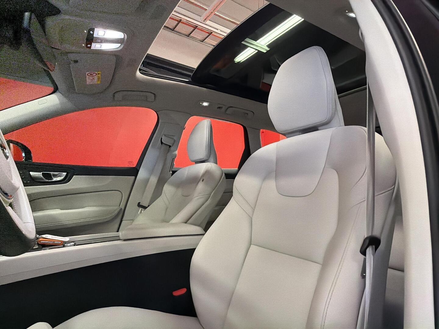VOLVO XC60 2024
