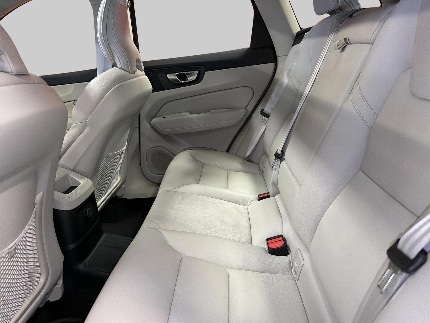 VOLVO XC60 2024