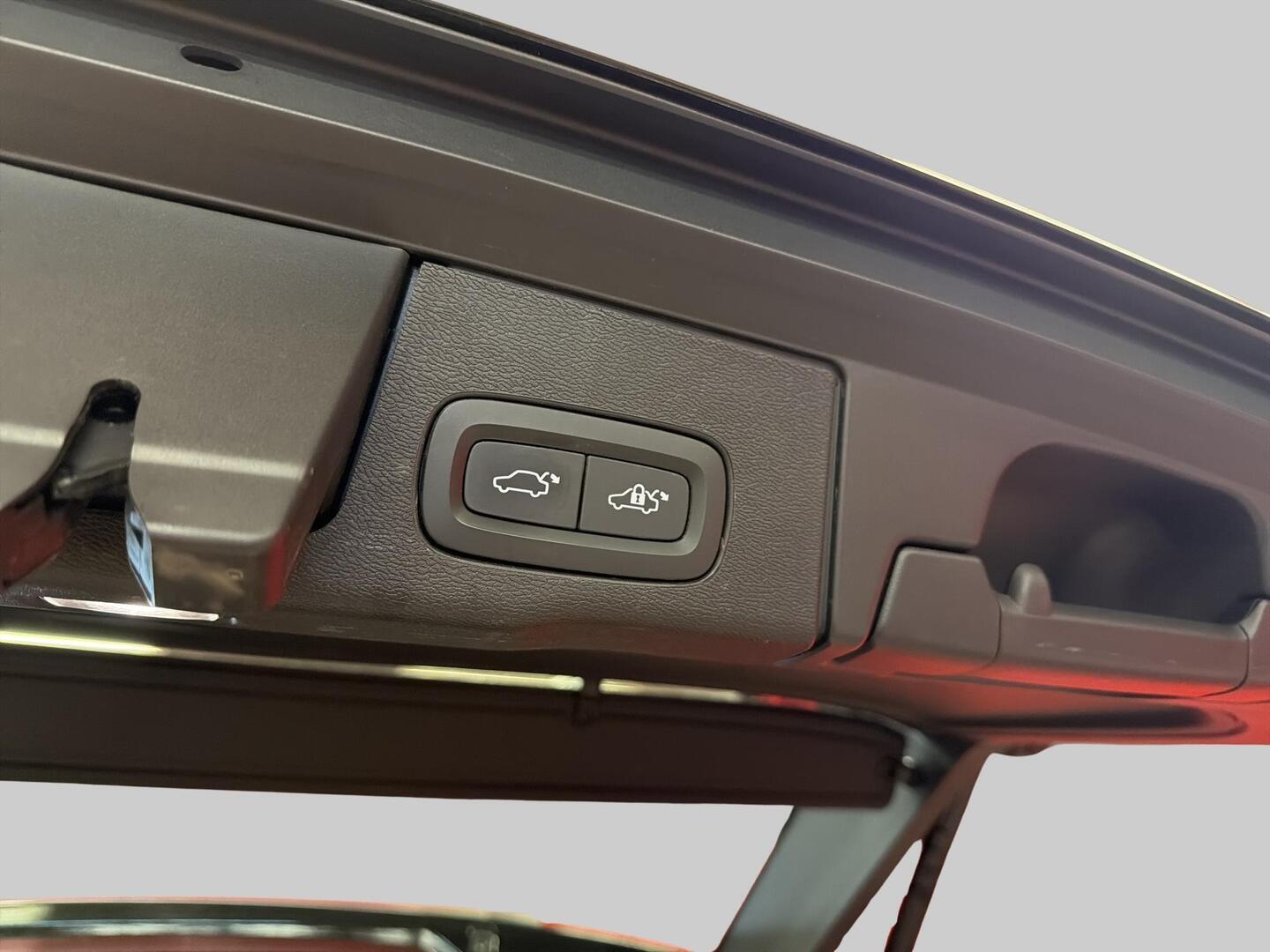 VOLVO XC60 2024