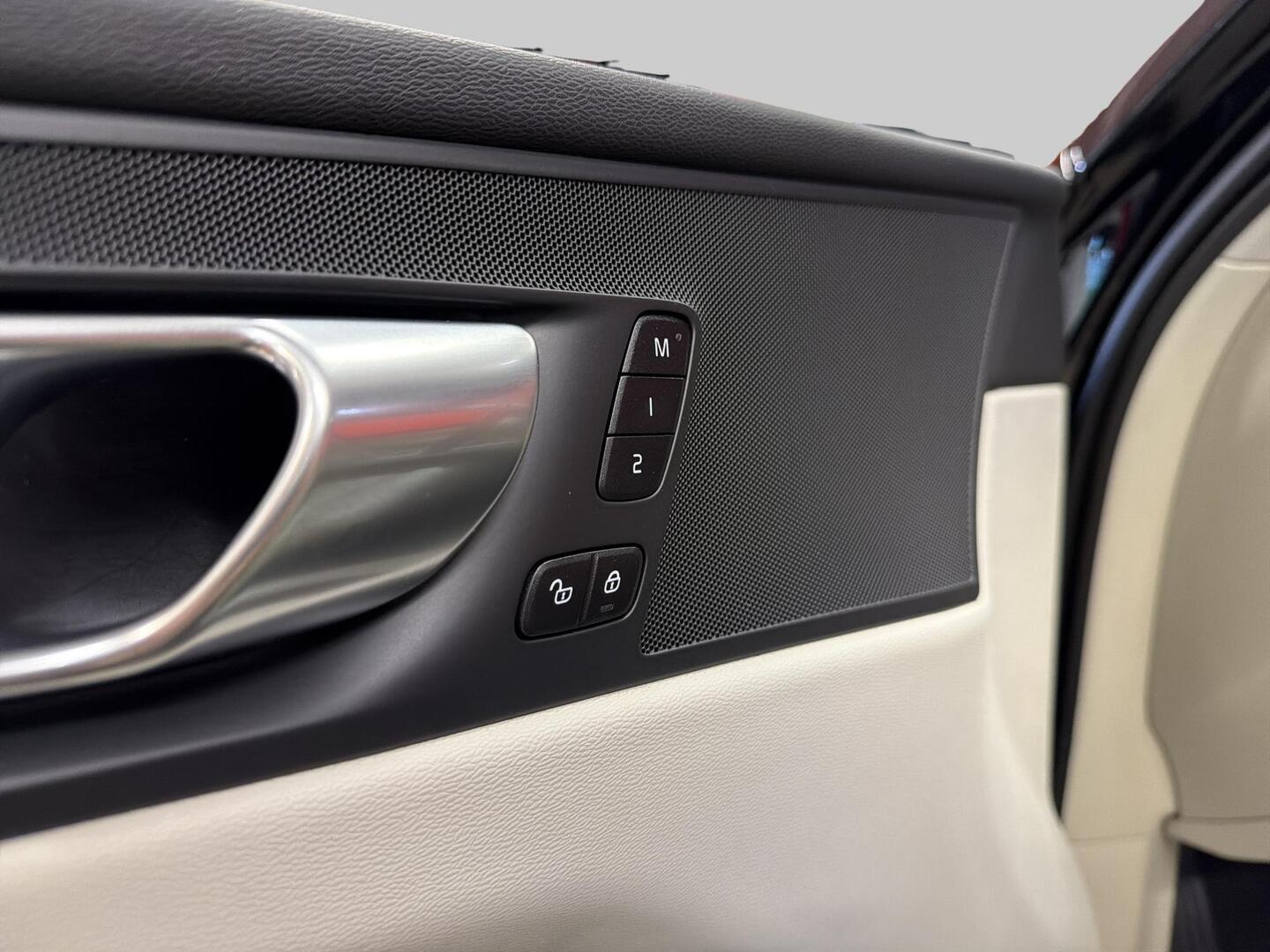 VOLVO XC60 2024