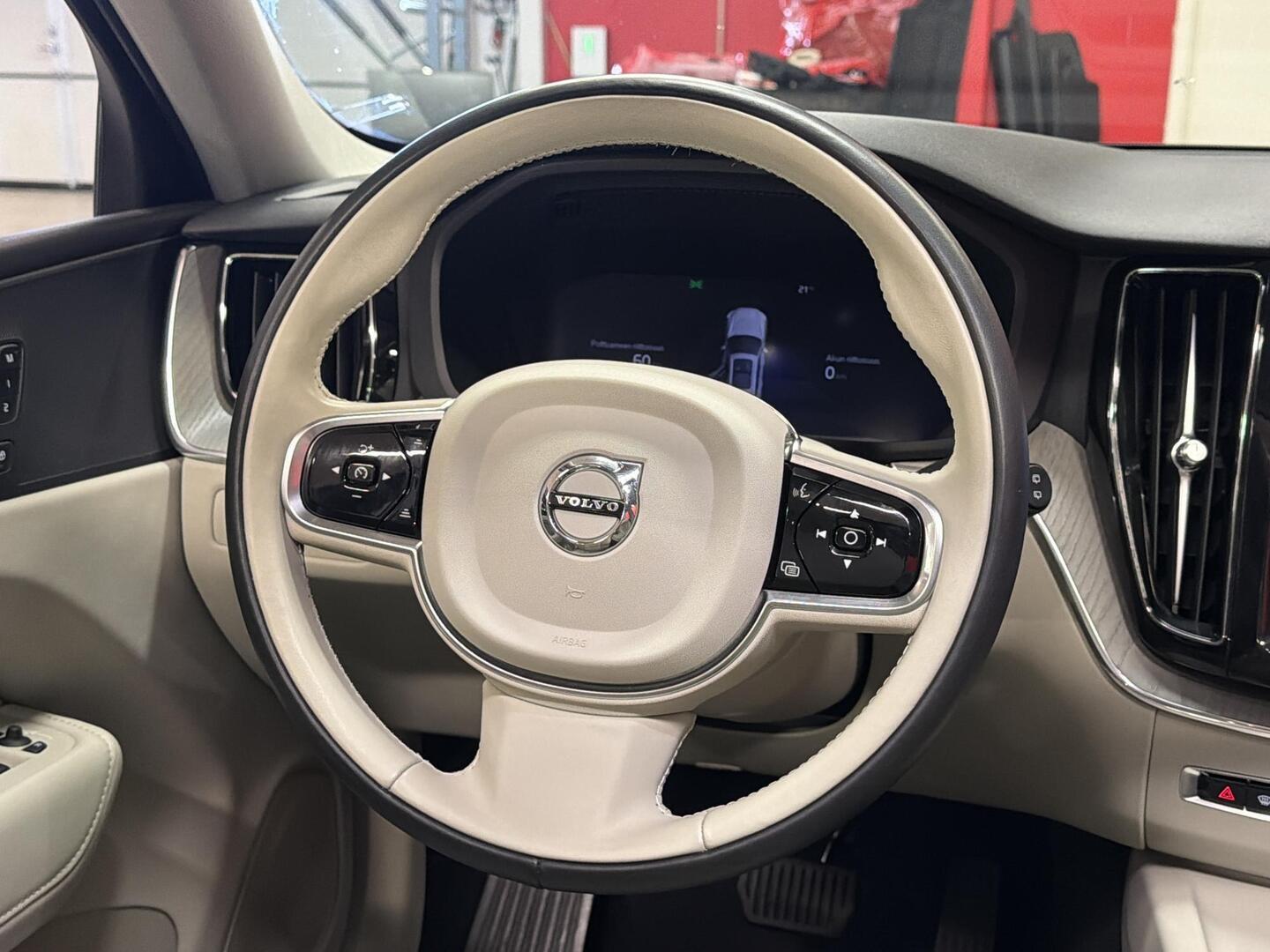 VOLVO XC60 2024