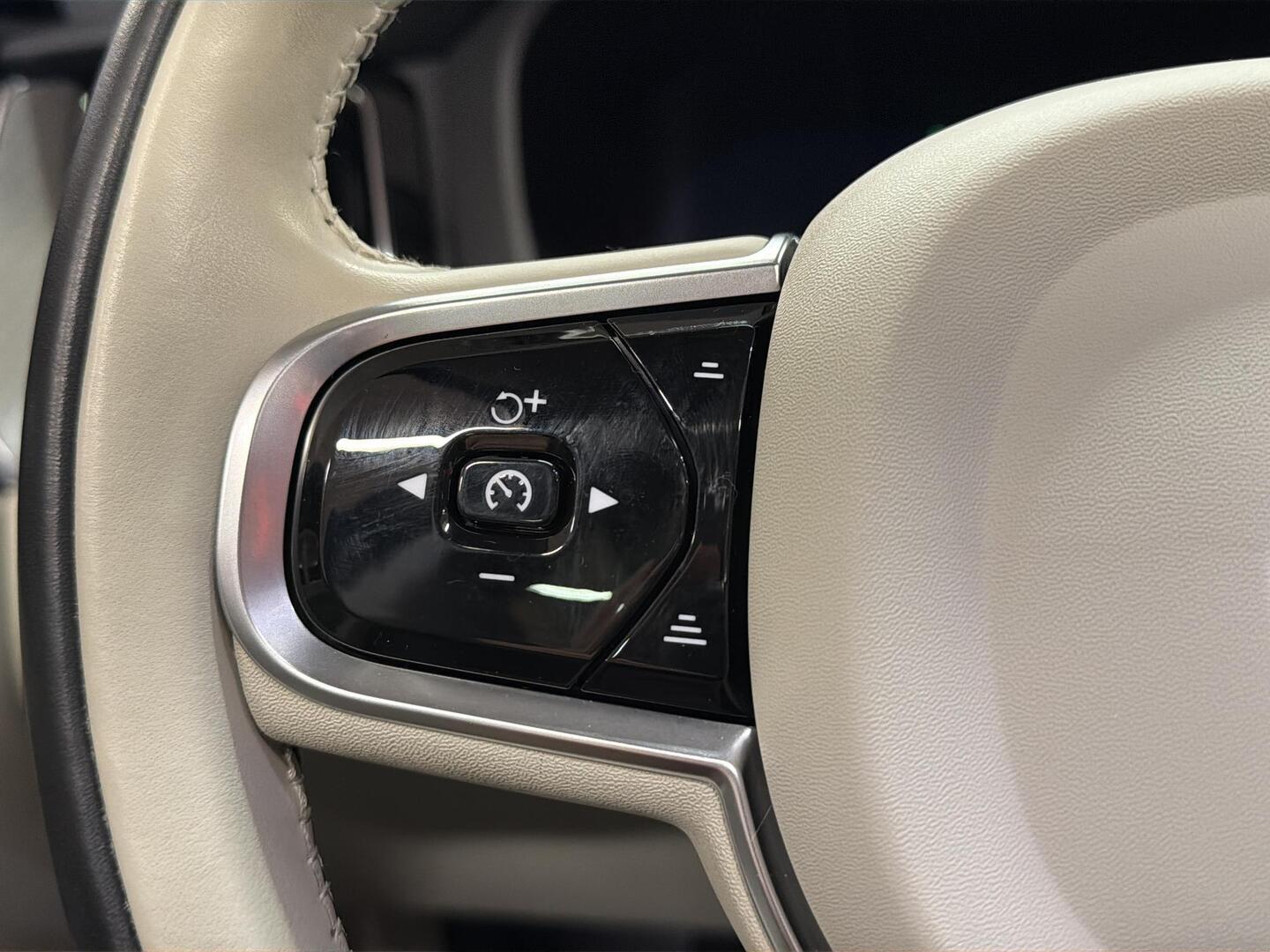 VOLVO XC60 2024