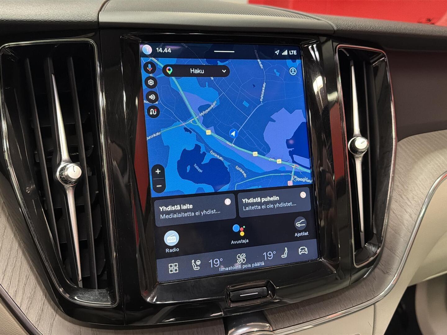 VOLVO XC60 2024