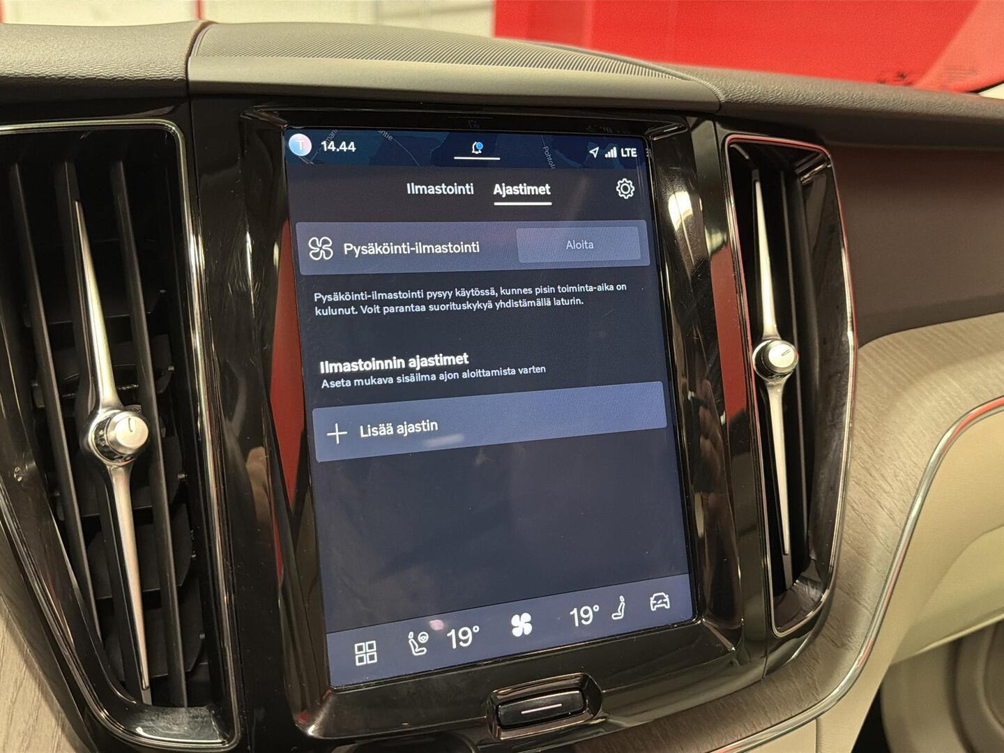 VOLVO XC60 2024