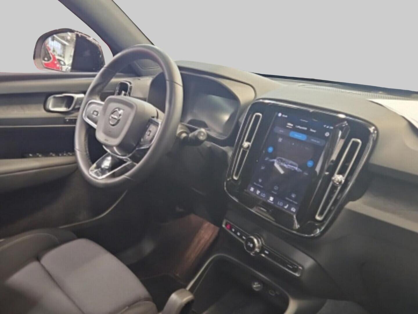 VOLVO XC40 2024