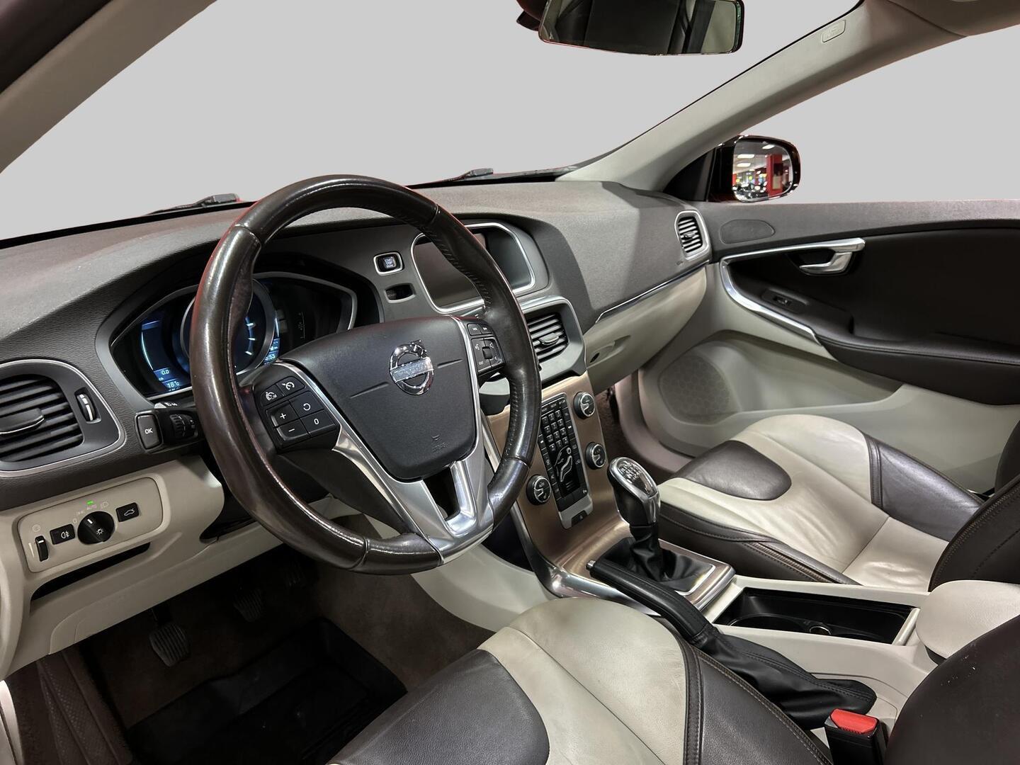 VOLVO V40 Cross Country 2013