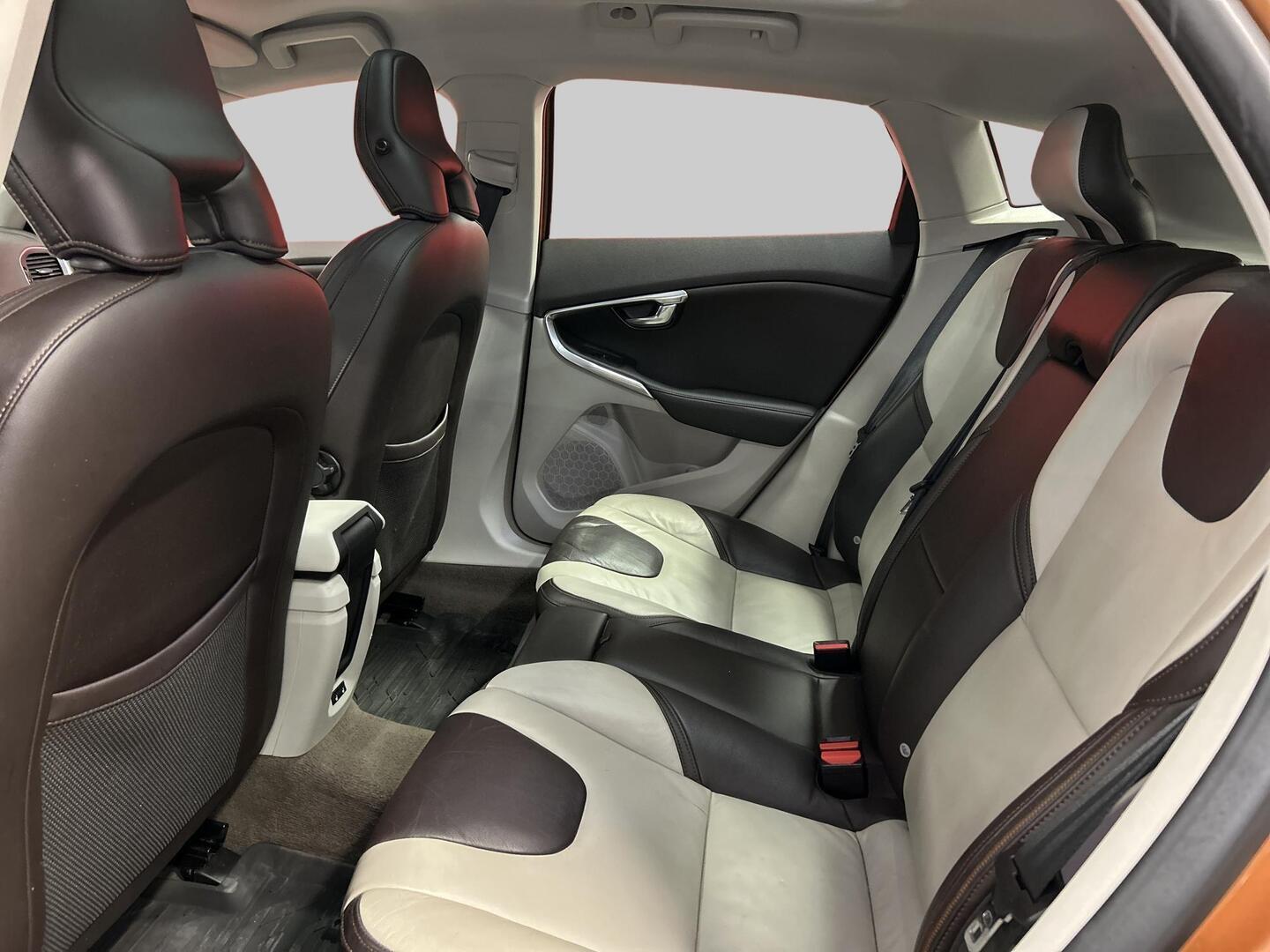 VOLVO V40 Cross Country 2013