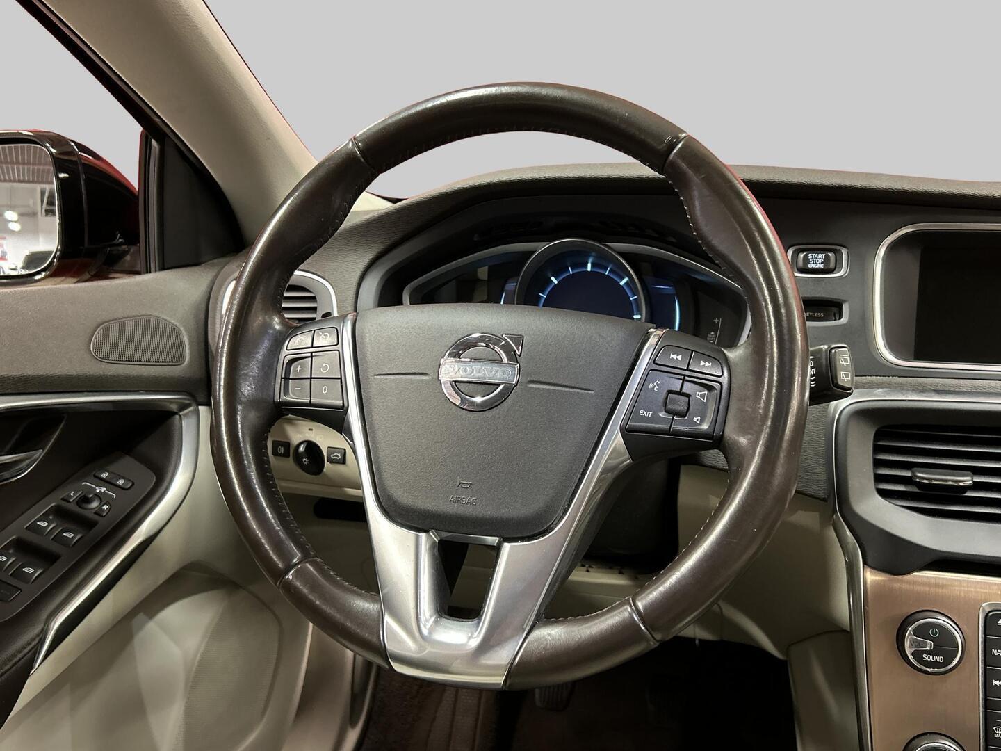 VOLVO V40 Cross Country 2013
