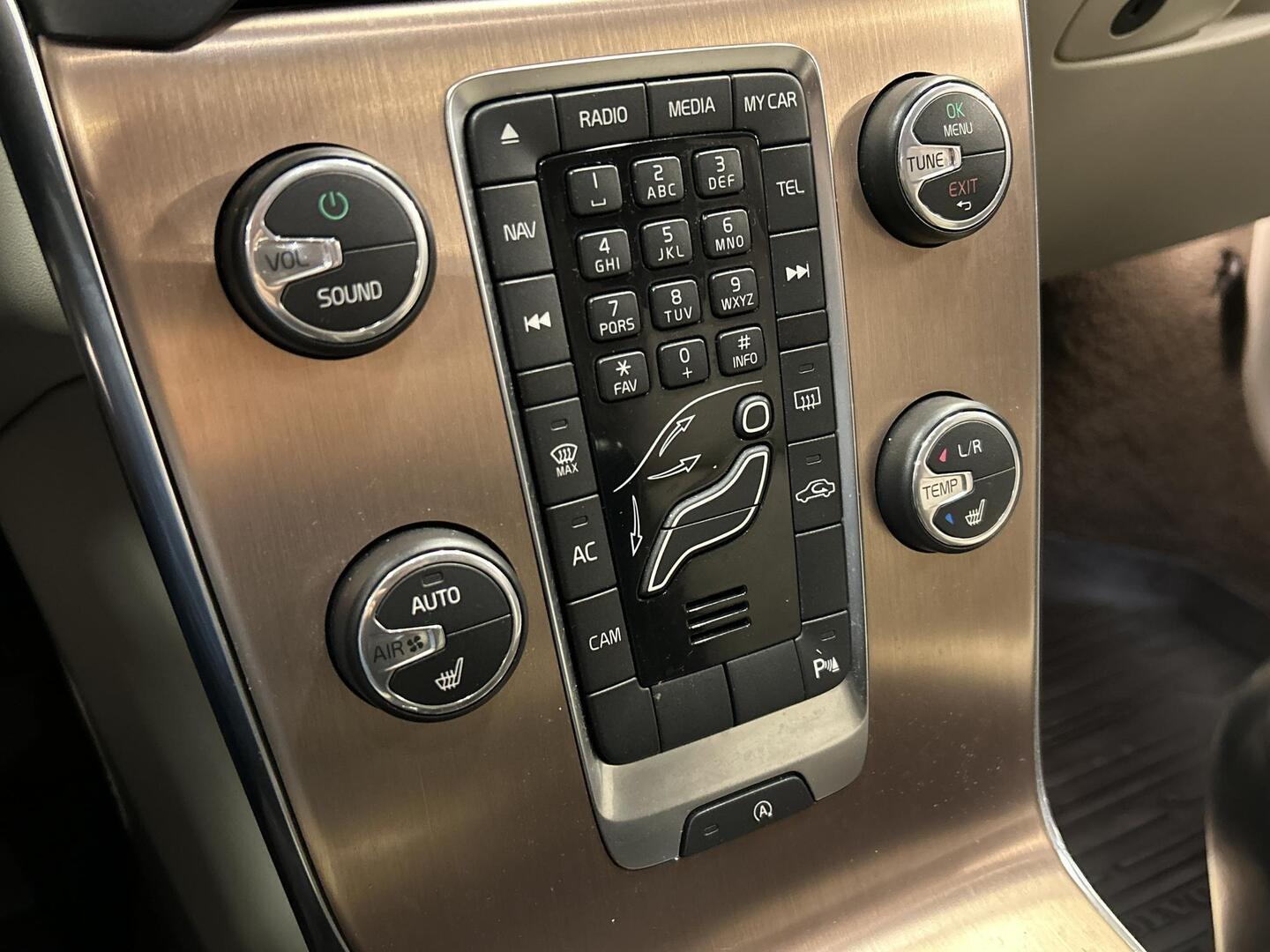 VOLVO V40 Cross Country 2013