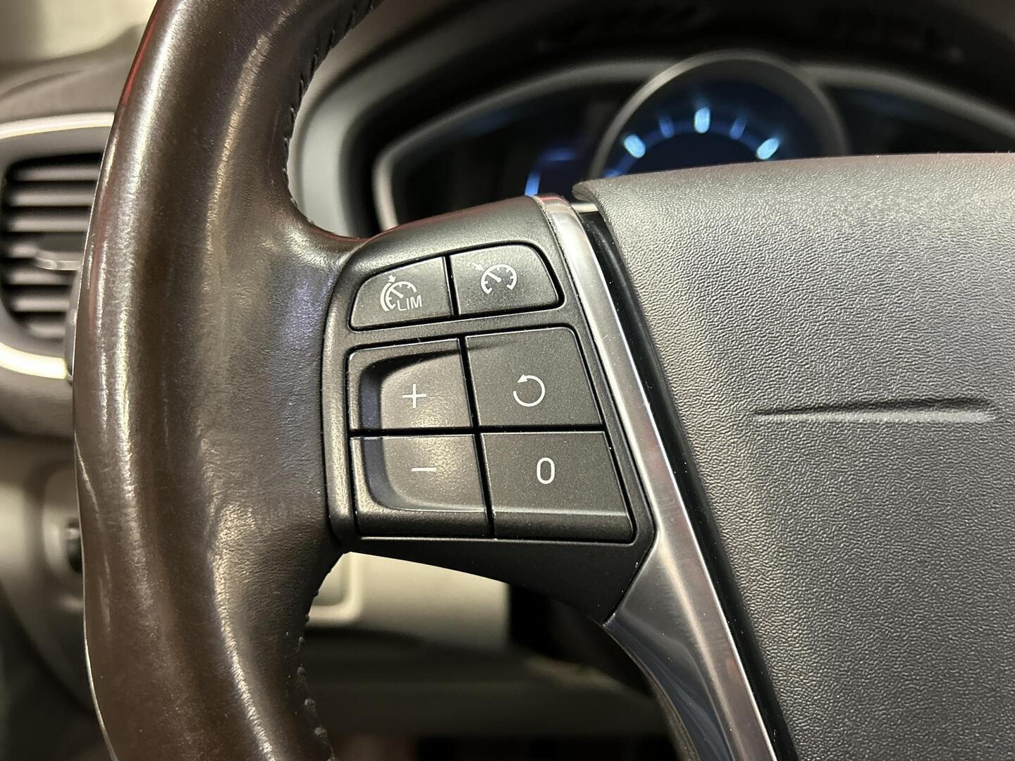 VOLVO V40 Cross Country 2013