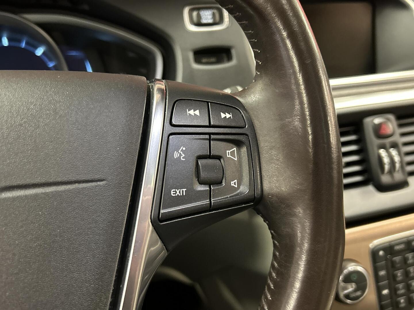 VOLVO V40 Cross Country 2013