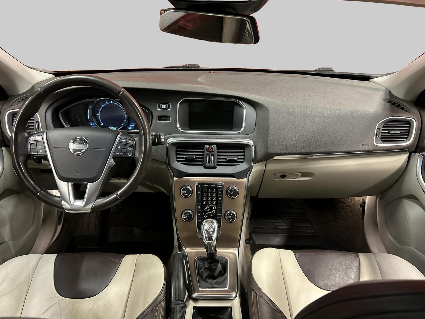 VOLVO V40 Cross Country 2013