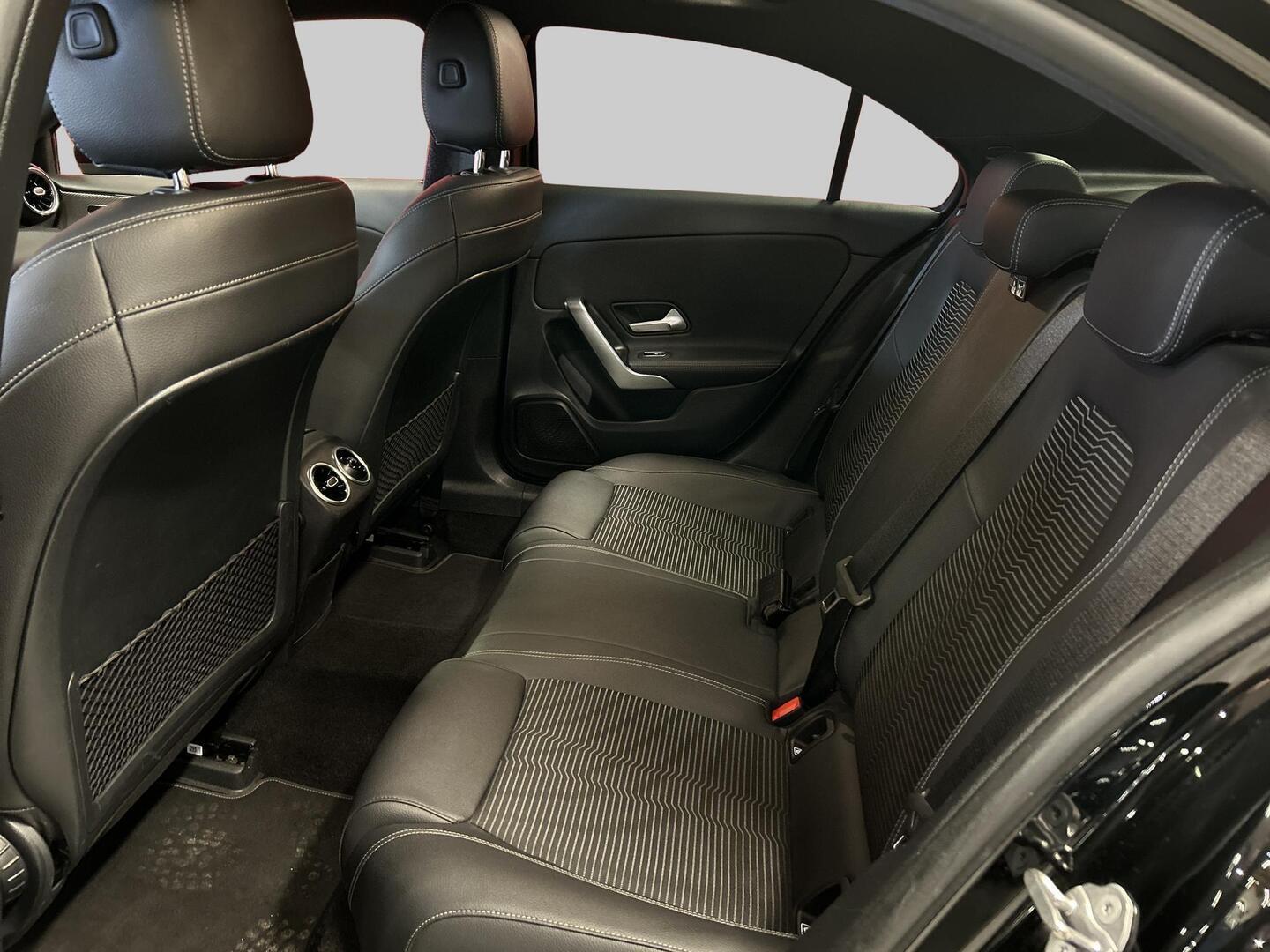 MERCEDES-BENZ A 2021