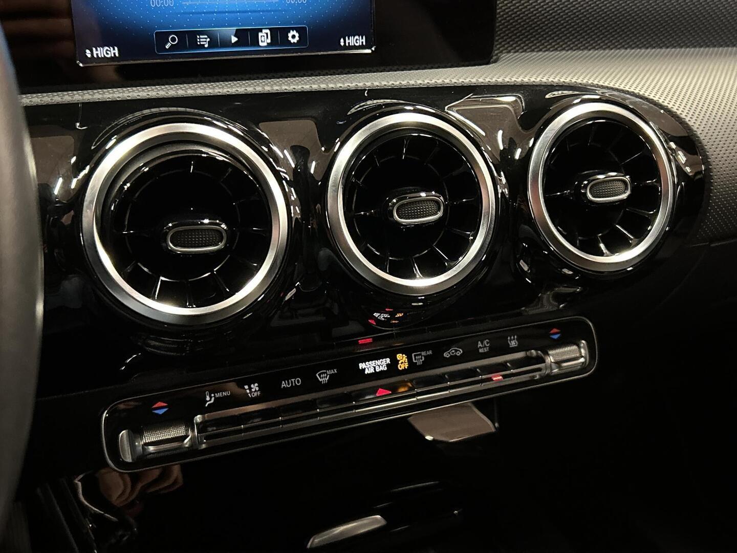 MERCEDES-BENZ A 2021