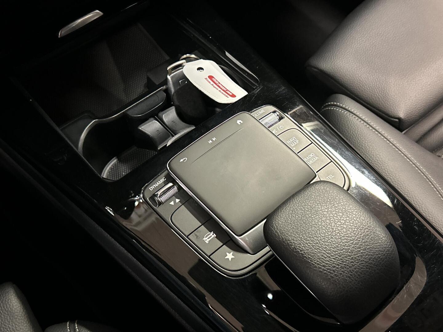 MERCEDES-BENZ A 2021