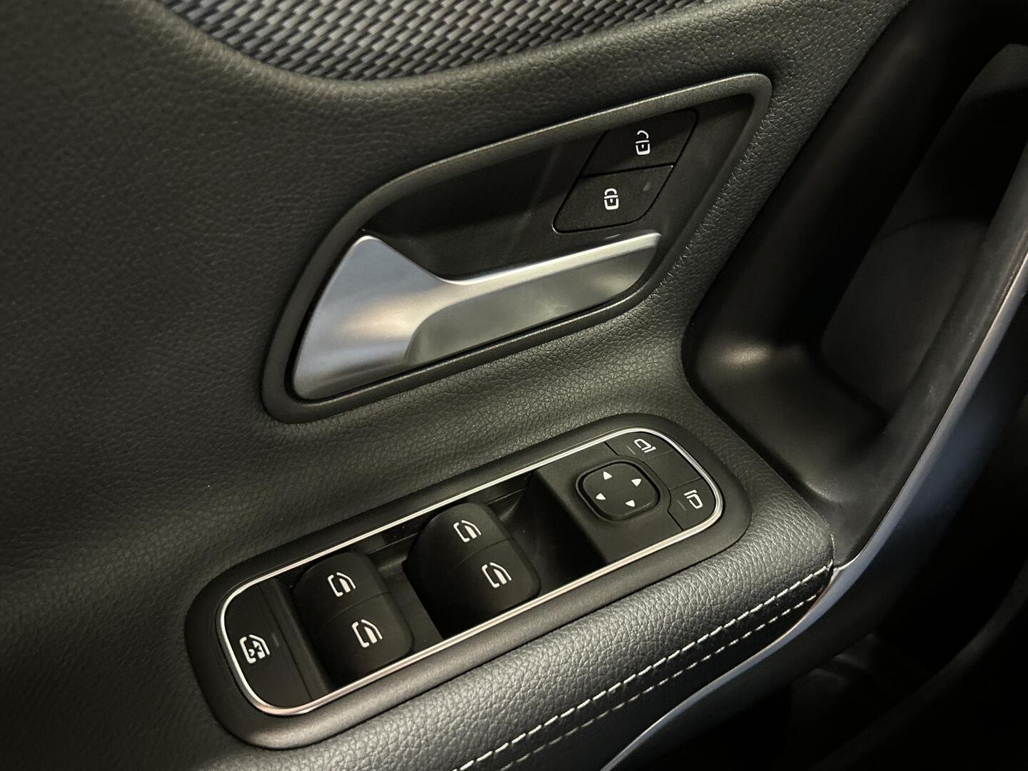 MERCEDES-BENZ A 2021