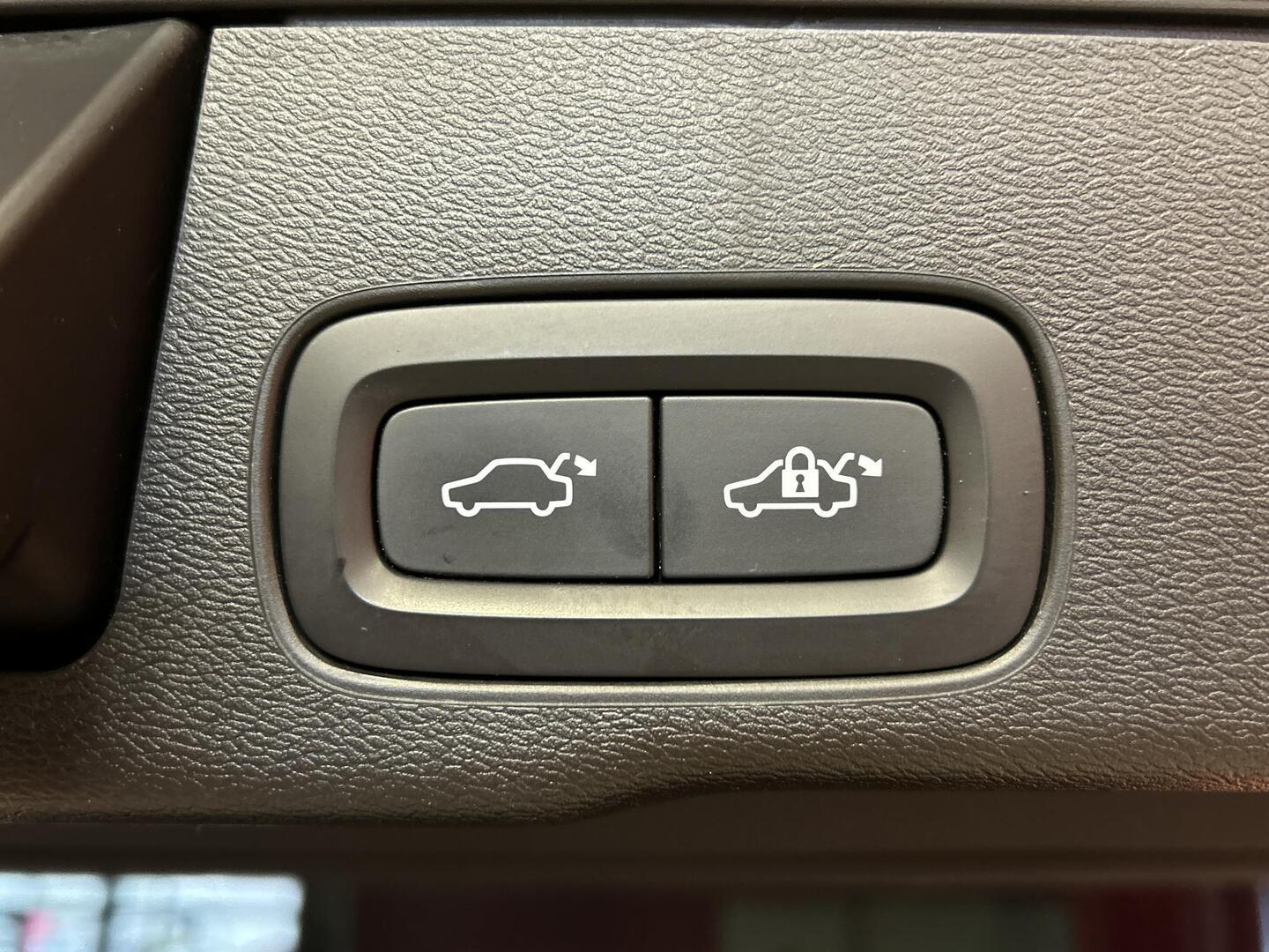 VOLVO XC60 2020