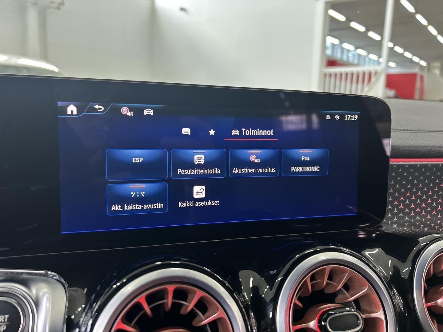MERCEDES-BENZ EQB 2024